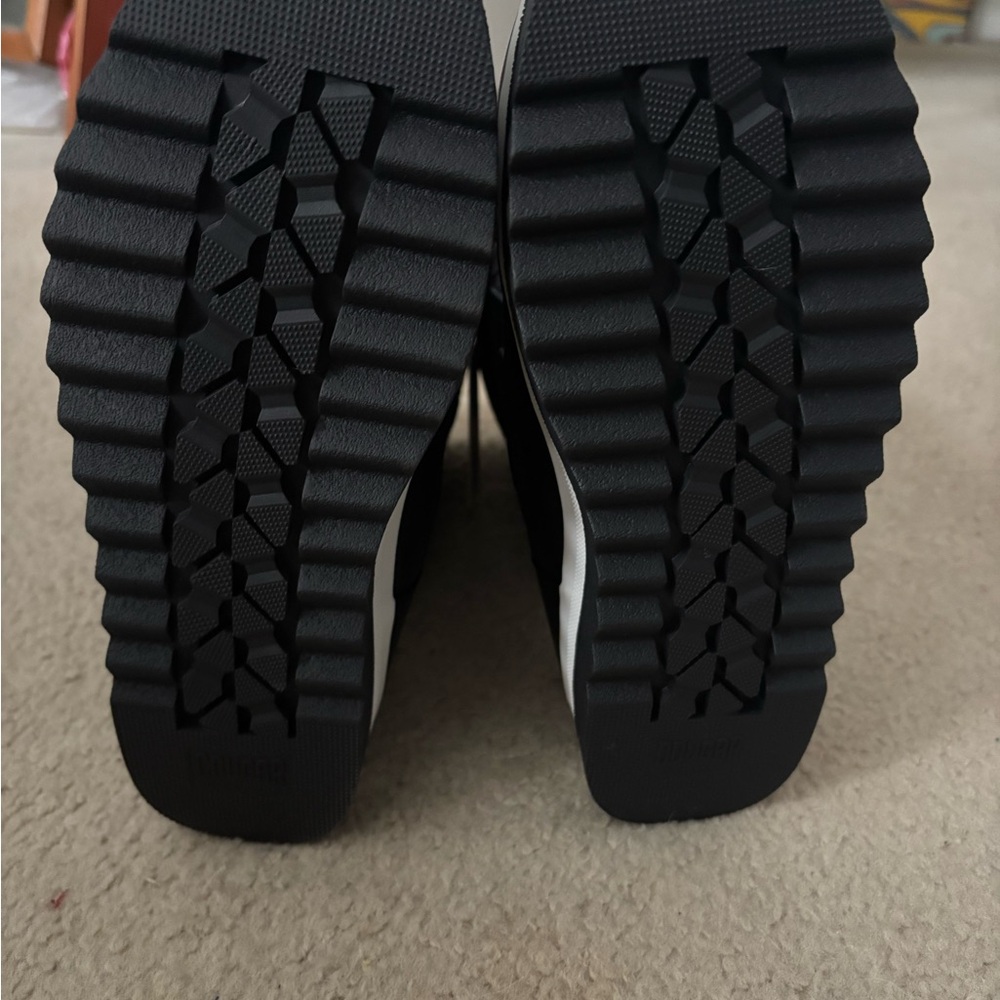 Cougar Black Winter Boots with White Accents - Picture 3 of 3